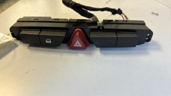 Bouton de warning KIA CEE-D 1 PHASE 2 Diesel - Image 2