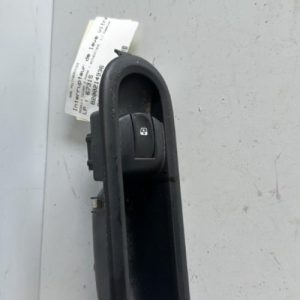 Interrupteur de leve vitre avant droit RENAULT TWINGO 2 PHASE 1 Essence - Image 1