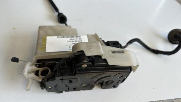 Serrure avant droit VOLKSWAGEN GOLF 4 Diesel - Image 1