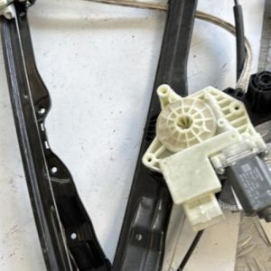 Leve vitre electrique avant droit PEUGEOT 308 2 SW PHASE 1 BREAK Diesel - Image 1