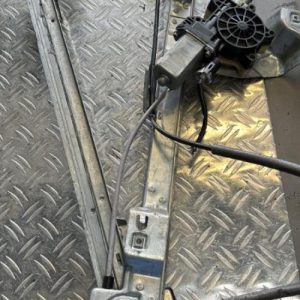 Leve vitre electrique avant gauche RENAULT KANGOO 2 PHASE 2 Diesel - Image 1