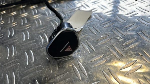 Bouton de warning OPEL CORSA E Essence - Image 2