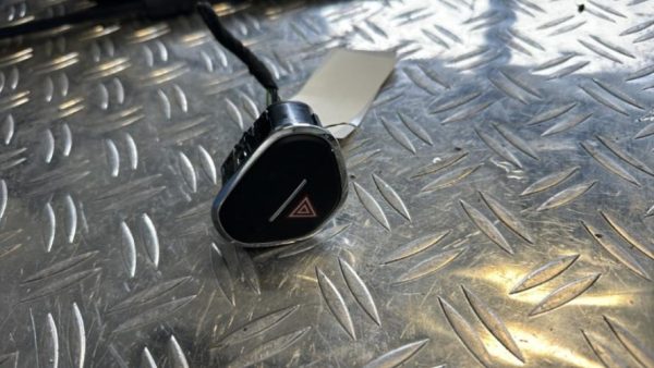 Bouton de warning OPEL CORSA E Essence - Image 3
