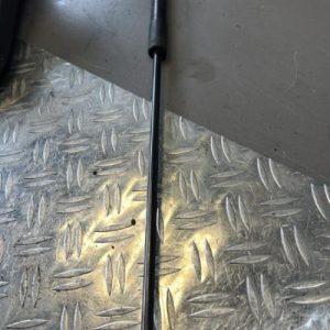 Verin de capot VOLKSWAGEN GOLF 6 Essence - Image 1