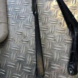 Bras essuie glace avant droit AUDI A3 3 PHASE 1 Diesel - Image 1