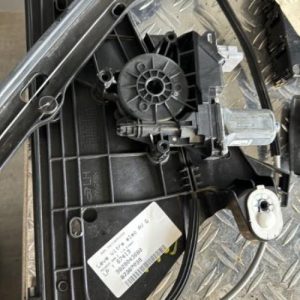 Leve vitre electrique avant gauche PEUGEOT 208 2 Diesel - Image 1