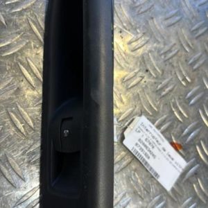 Interrupteur de leve vitre avant droit RENAULT CLIO 2 CAMPUS PHASE 2 Diesel - Image 1