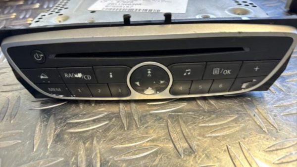 Autoradio d'origine RENAULT MEGANE 3 PHASE 1 BREAK Diesel - Image 1