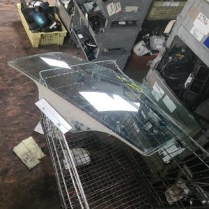 Vitre avant gauche OPEL CORSA D PHASE 1 Diesel - Image 1