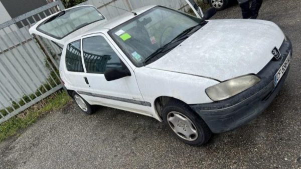 Leve vitre electrique avant gauche PEUGEOT 106 PHASE 2 Essence - Image 4