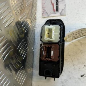 Interrupteur de leve vitre avant gauche DACIA DUSTER 2 PHASE 1 Diesel - Image 1