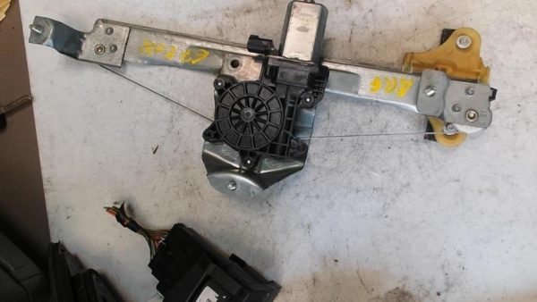 Leve vitre electrique arriere gauche RENAULT CAPTUR 1 PHASE 1 Essence - Image 3