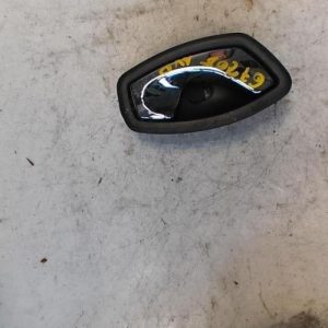 Poignee interieur avant droit RENAULT CAPTUR 1 PHASE 1 Essence - Image 1