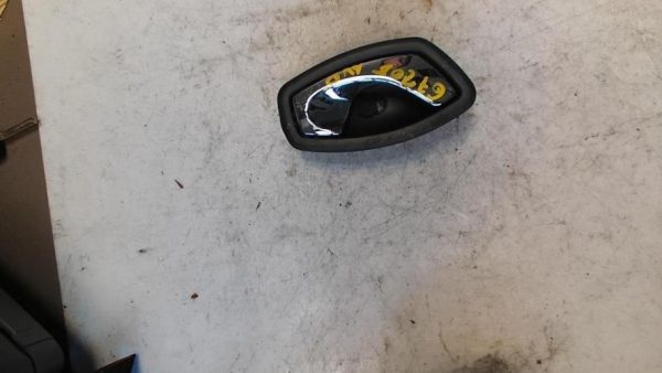 Poignee interieur avant droit RENAULT CAPTUR 1 PHASE 1 Essence - Image 1