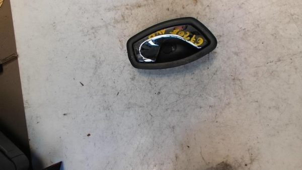 Poignee interieur avant droit RENAULT CAPTUR 1 PHASE 1 Essence - Image 2