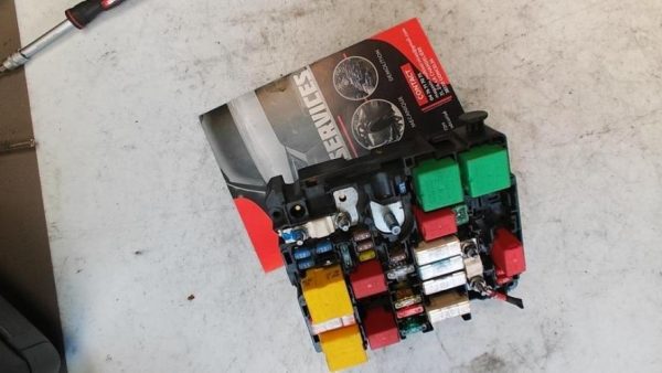 Boitier servitude moteur (BSM) PEUGEOT 208 1 PHASE 1 Diesel - Image 2