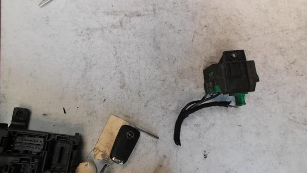 Relais de prechauffage PEUGEOT 206 PHASE 2 BREAK Diesel - Image 2
