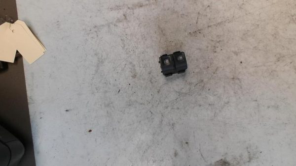 Interrupteur de leve vitre avant gauche RENAULT CAPTUR 1 PHASE 1 Essence - Image 1