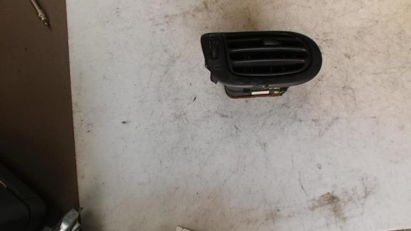 Aerateur tableau de bord avant gauche PEUGEOT 206 PHASE 2 Diesel - Image 3