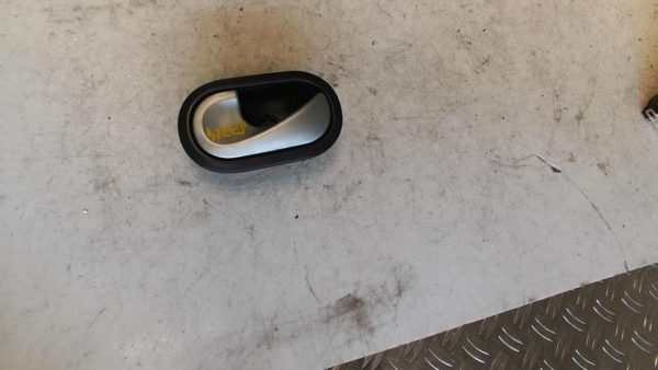 Poignee interieur avant gauche RENAULT TWINGO 2 PHASE 1 Essence - Image 1