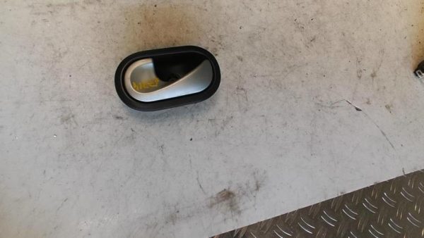 Poignee interieur avant gauche RENAULT TWINGO 2 PHASE 1 Essence - Image 3