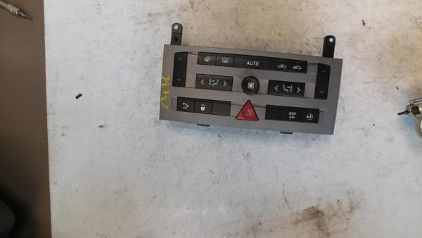 Commande chauffage PEUGEOT 407 PHASE 1 Diesel - Image 1