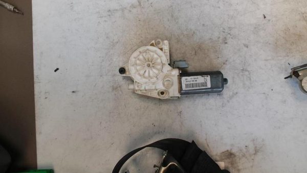Moteur leve vitre avant gauche PEUGEOT 307 PHASE 1 Essence - Image 2