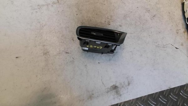 Aerateur tableau de bord avant gauche CITROEN C4 2 PHASE 1 Diesel - Image 2