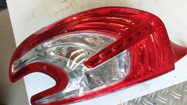 Feu arriere principal gauche (feux) PEUGEOT 208 1 PHASE 1 Diesel - Image 1
