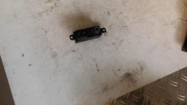 Commande autoradio PEUGEOT 208 1 PHASE 1 Diesel - Image 1