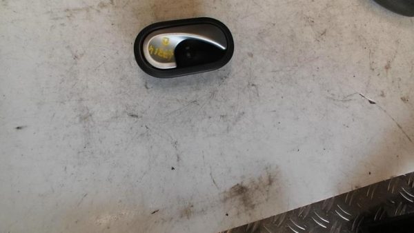 Poignee interieur avant droit RENAULT TWINGO 2 PHASE 1 Essence - Image 1