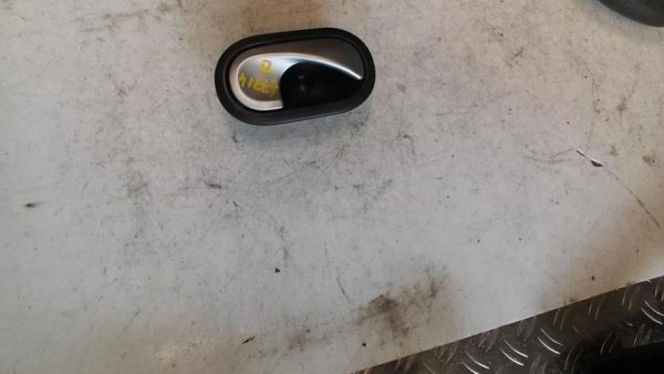 Poignee interieur avant droit RENAULT TWINGO 2 PHASE 1 Essence - Image 3