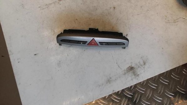 Bouton de warning PEUGEOT 308 1 PHASE 2 Diesel - Image 1