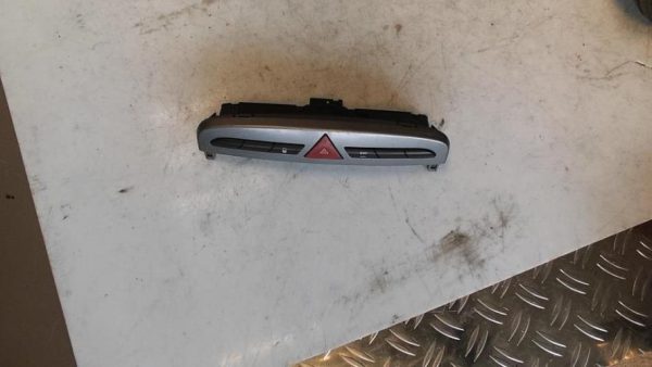 Bouton de warning PEUGEOT 308 1 PHASE 2 Diesel - Image 3