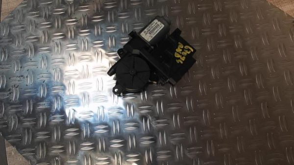 Moteur leve vitre avant droit VOLKSWAGEN POLO 4 PHASE 1 Essence - Image 1