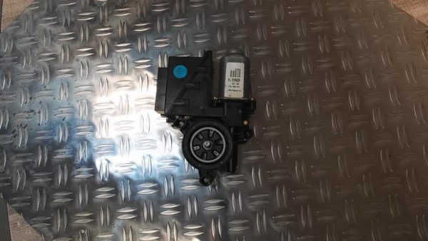 Moteur leve vitre avant droit VOLKSWAGEN POLO 4 PHASE 1 Essence - Image 6