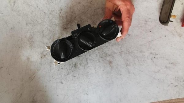 Commande chauffage VOLKSWAGEN POLO 4 PHASE 2 Diesel - Image 2
