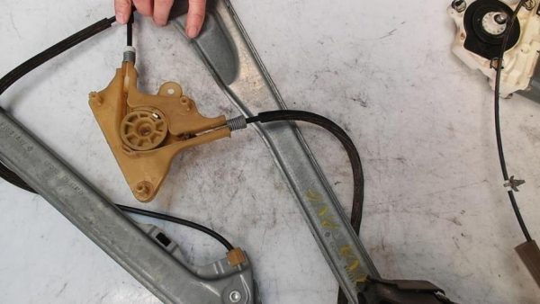 Mecanisme de leve vitre electrique avant gauche RENAULT LAGUNA 3 PHASE 2 BREAK Diesel - Image 6