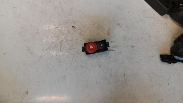Bouton de warning RENAULT CLIO 3 PHASE 1 BREAK Diesel - Image 2