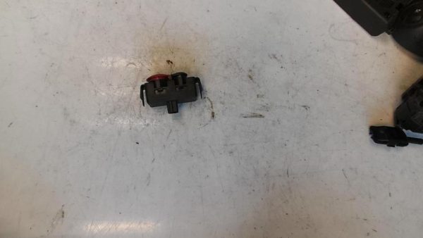 Bouton de warning RENAULT CLIO 3 PHASE 1 BREAK Diesel - Image 3