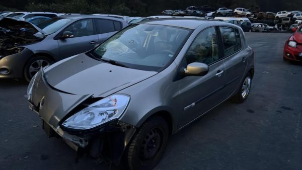 Bouton de warning RENAULT CLIO 3 PHASE 1 Diesel - Image 5
