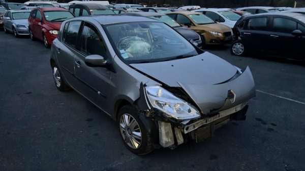 Bouton de warning RENAULT CLIO 3 PHASE 1 Diesel - Image 7