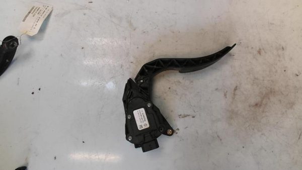 Pedale d'accelerateur RENAULT CLIO 4 PHASE 1 Diesel - Image 1