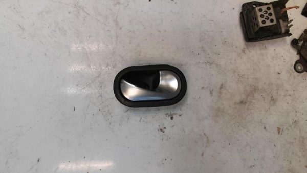 Poignee interieur avant droit RENAULT MEGANE 2 PHASE 1 Essence - Image 2