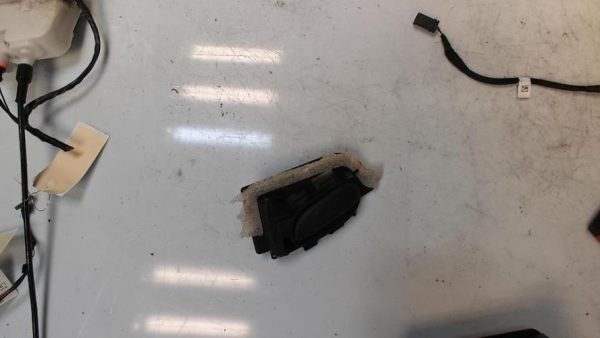 Poignee porte avant droit PEUGEOT 206 PHASE 1 Diesel - Image 1