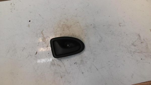Poignee interieur avant gauche RENAULT CLIO 2 PHASE 2 Essence - Image 1