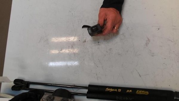 Commande de reglage hauteur de phare PEUGEOT 208 1 PHASE 2 Essence - Image 2
