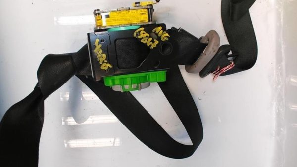 Ceinture avant gauche TOYOTA YARIS 2 PHASE 2 Essence - Image 1