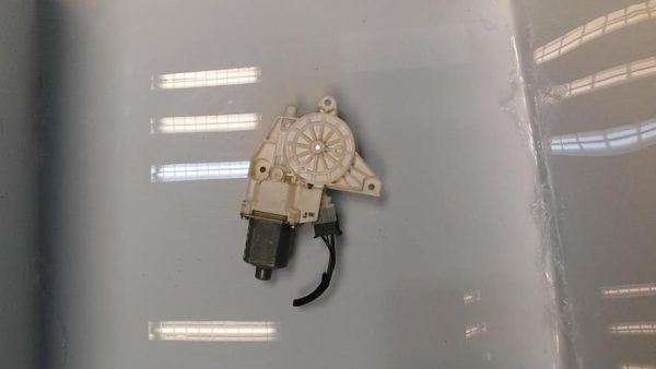 Moteur leve vitre avant droit MERCEDES CLASSE A 176 PHASE 2 Essence - Image 1