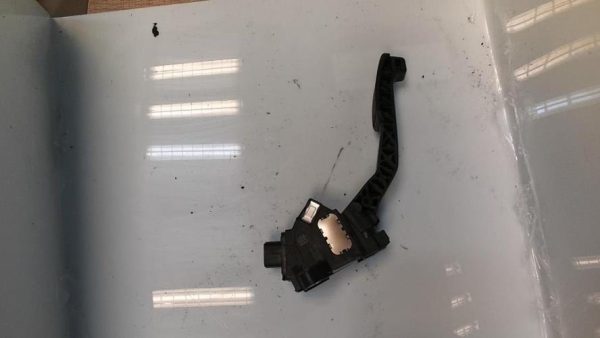 Pedalier d'accelerateur TOYOTA YARIS 2 PHASE 2 Essence - Image 1
